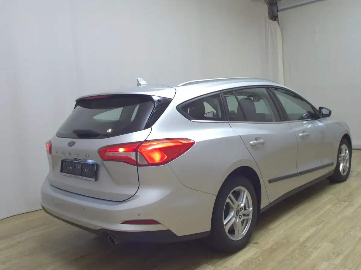 Gebraucht Ford Focus Cool & Connect 120 PS (88 kW) 2020 Silber Limousine