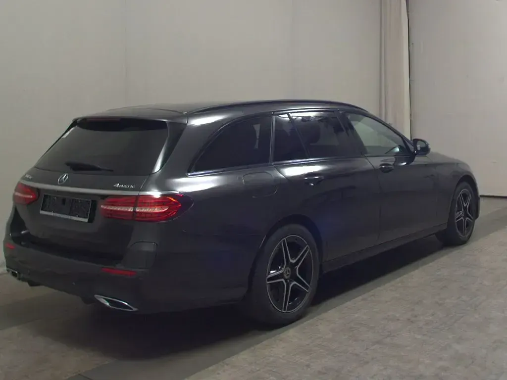 Gebraucht Mercedes E300 AMG line 306 PS (225 kW) 2022 Grau Limousine