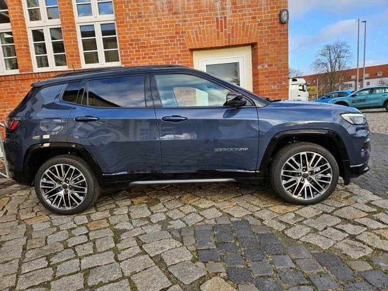 Gebraucht Jeep Compass Summit 131 PS (96 kW) 2024 Blau SUV
