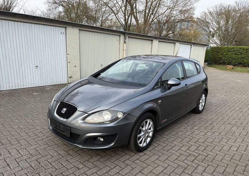 Grau Gebraucht 2012 Seat Leon Copa Limousine | 5.190 € (Fairer Preis) - Bild 1/4