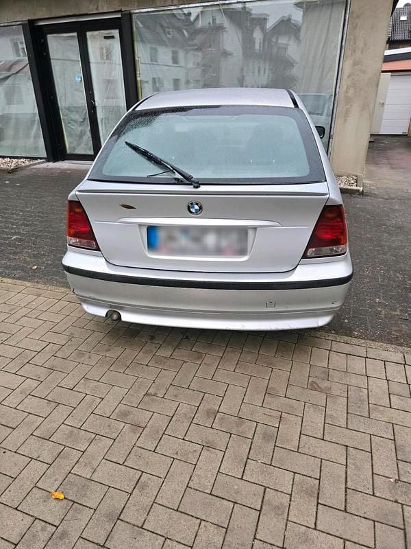 Gebraucht BMW 318 115 PS (84 kW) 2004 Silber Coupé