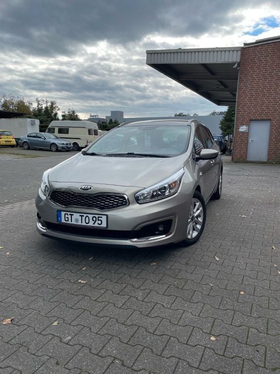 Silber Gebraucht 2018 Kia Ceed Kombi | 7.880 € (Superpreis) - Bild 1/4