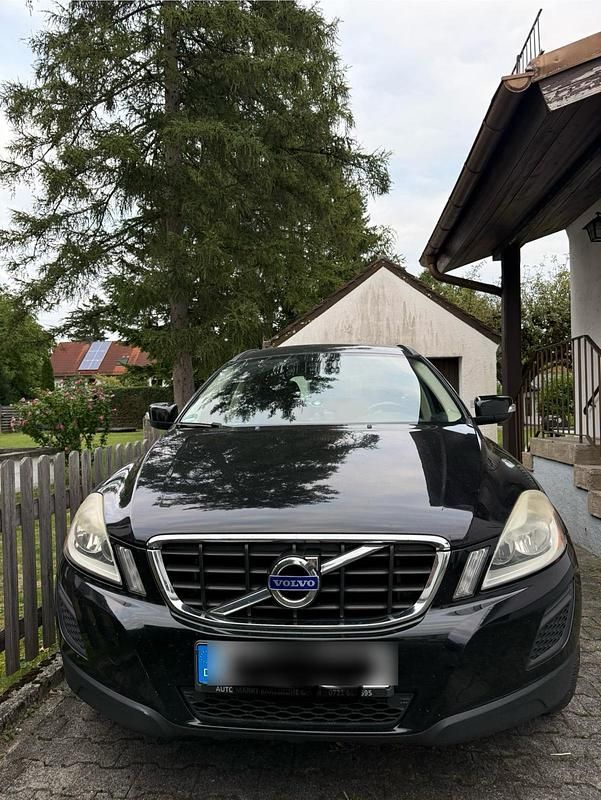 Schwarz Gebraucht 2011 Volvo XC60 Momentum SUV | 7.999 € (Fairer Preis) - Bild 1/4