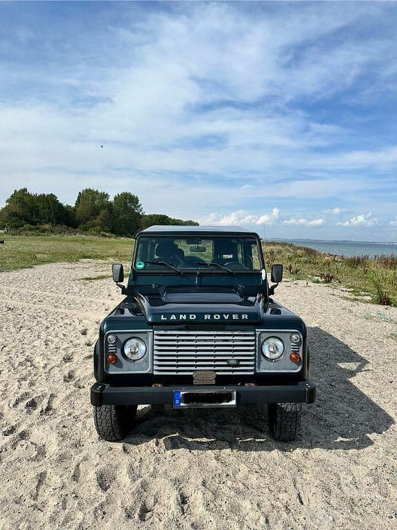 Grün Gebraucht 2013 Land Rover Defender SUV | 47.500 € (Guter Preis) - Bild 1/4