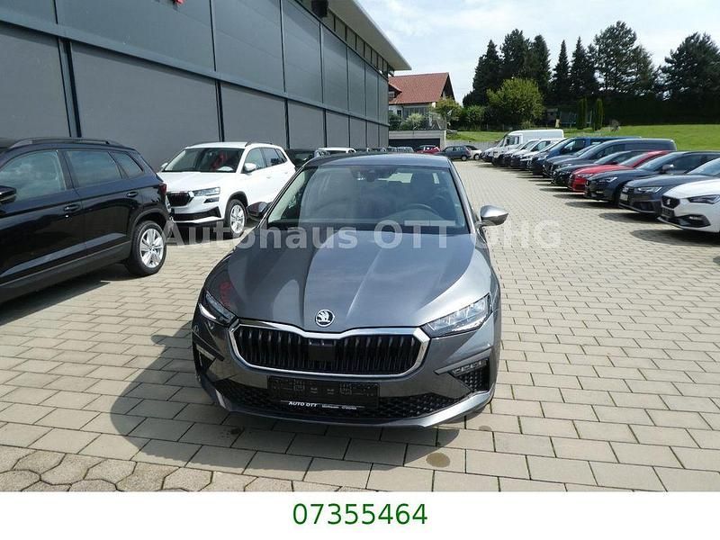 Neu Skoda Scala Selection 116 PS (85 kW) 2025 Grau Kleinwagen