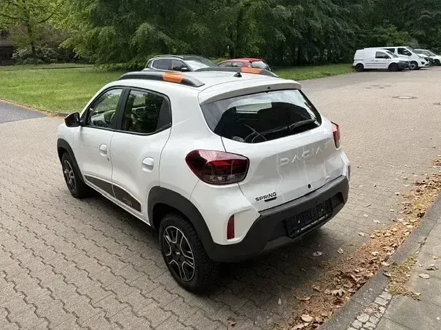 Gebraucht Dacia Spring Essentiel 33 kW (45 PS) 2023 Polarweiss (metallic) Kleinwagen