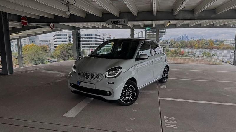 Gebraucht Smart ForFour Electric Drive Prime 60 kW (82 PS) 2018 Weiß Limousine