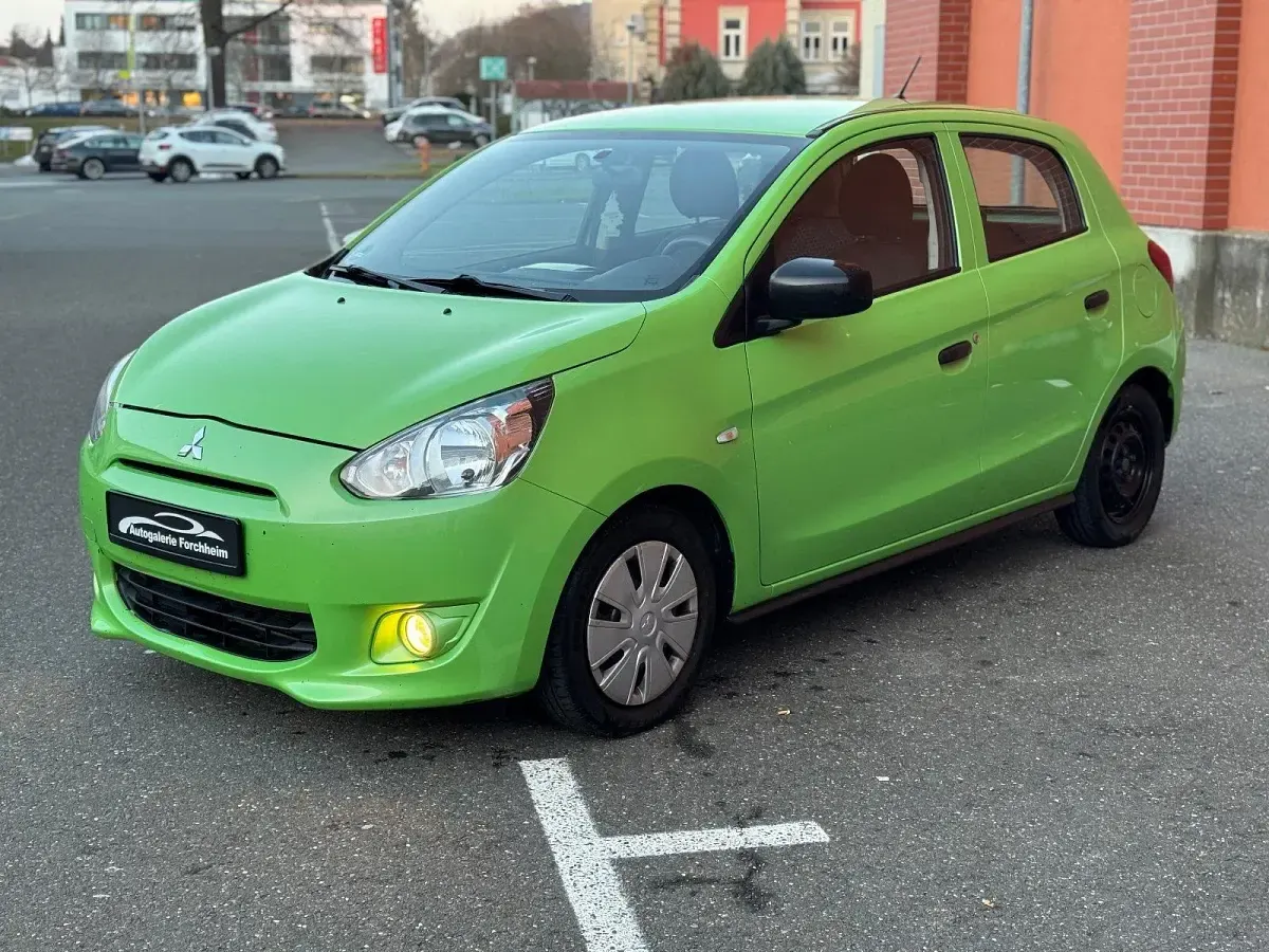 Begagnad Mitsubishi Space Star 71 HK (52 kW) 2014 Grön Minibuss
