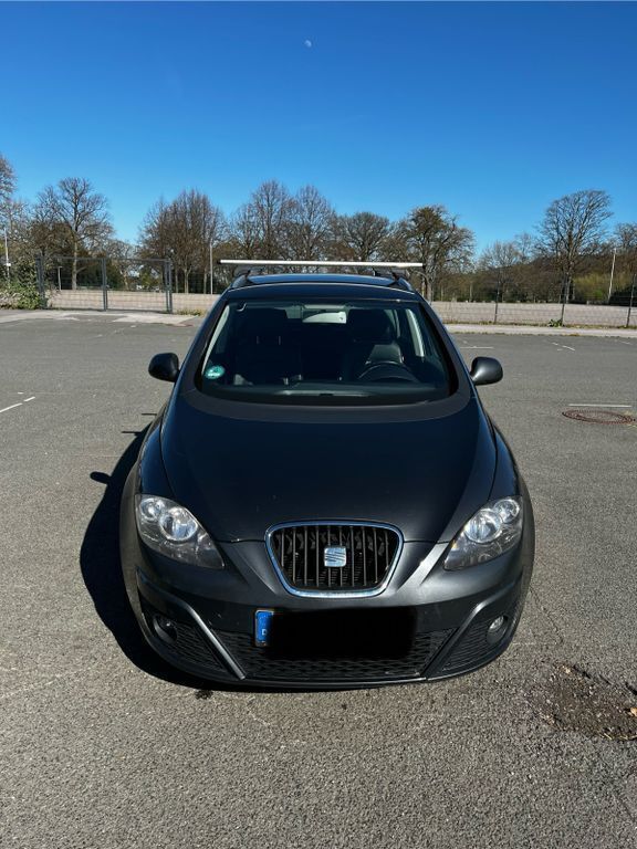 Grau Gebraucht 2011 Seat Altea XL Van / Kleinbus | 5.000 € (Fairer Preis) - Bild 1/4
