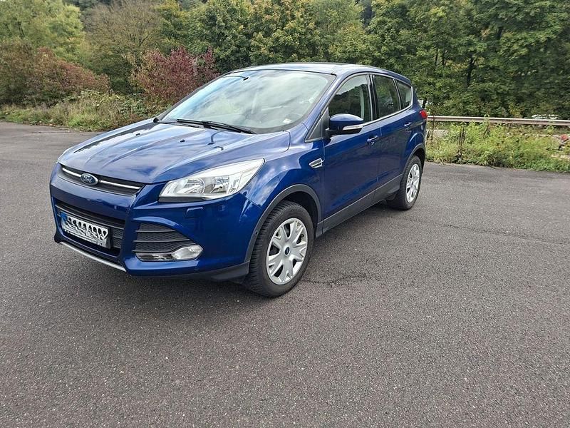 Blau Gebraucht 2016 Ford Kuga Trend SUV | 10.500 € (Fairer Preis) - Bild 1/4