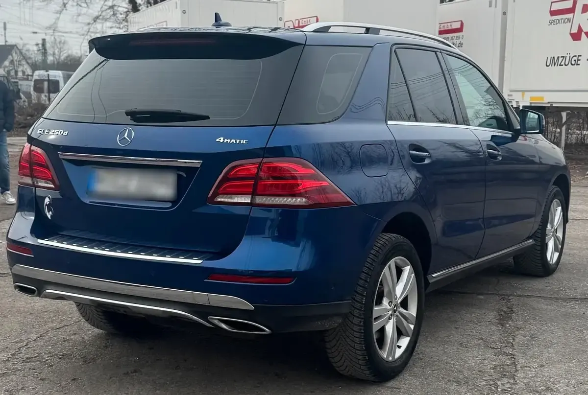 Gebraucht Mercedes GLE250 205 PS (150 kW) 2017 Blau SUV