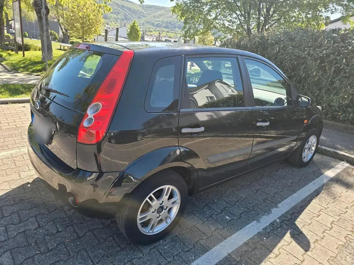 Usata Ford Fiesta 70 CV (51 kW) 2007 Nero Utilitaria