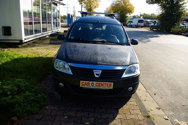 Grau Gebraucht 2010 Dacia Logan MCV Lauréate Kombi | 3.450 € (Fairer Preis) - Bild 1/4