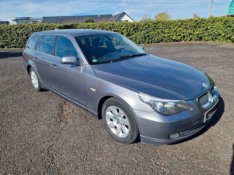 Gebraucht BMW 520 Advantage 177 PS (130 kW) 2009 Grau Kombi