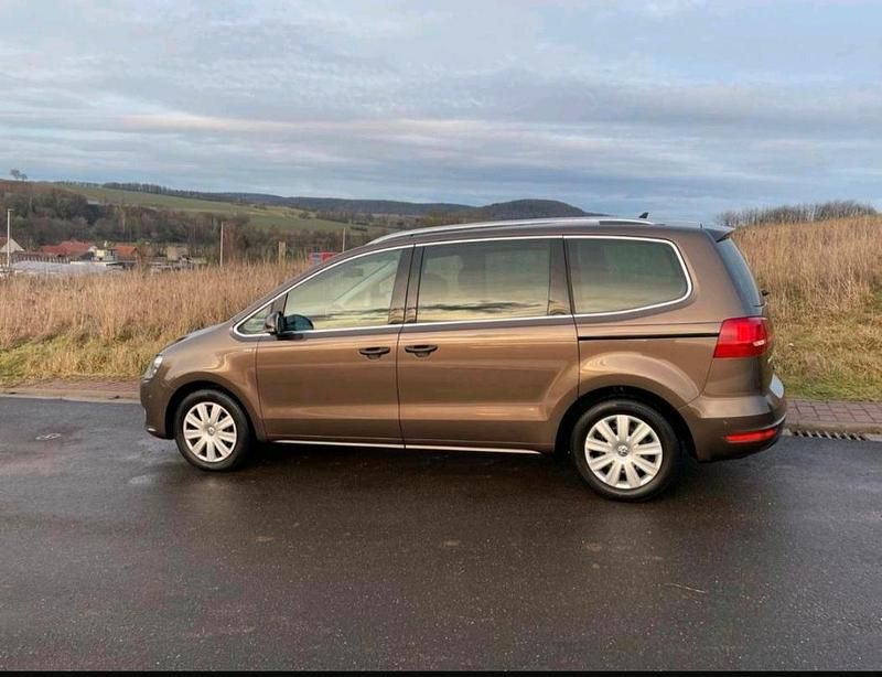 Gebraucht VW Sharan Life 177 PS (130 kW) 2013 Braun Van / Kleinbus