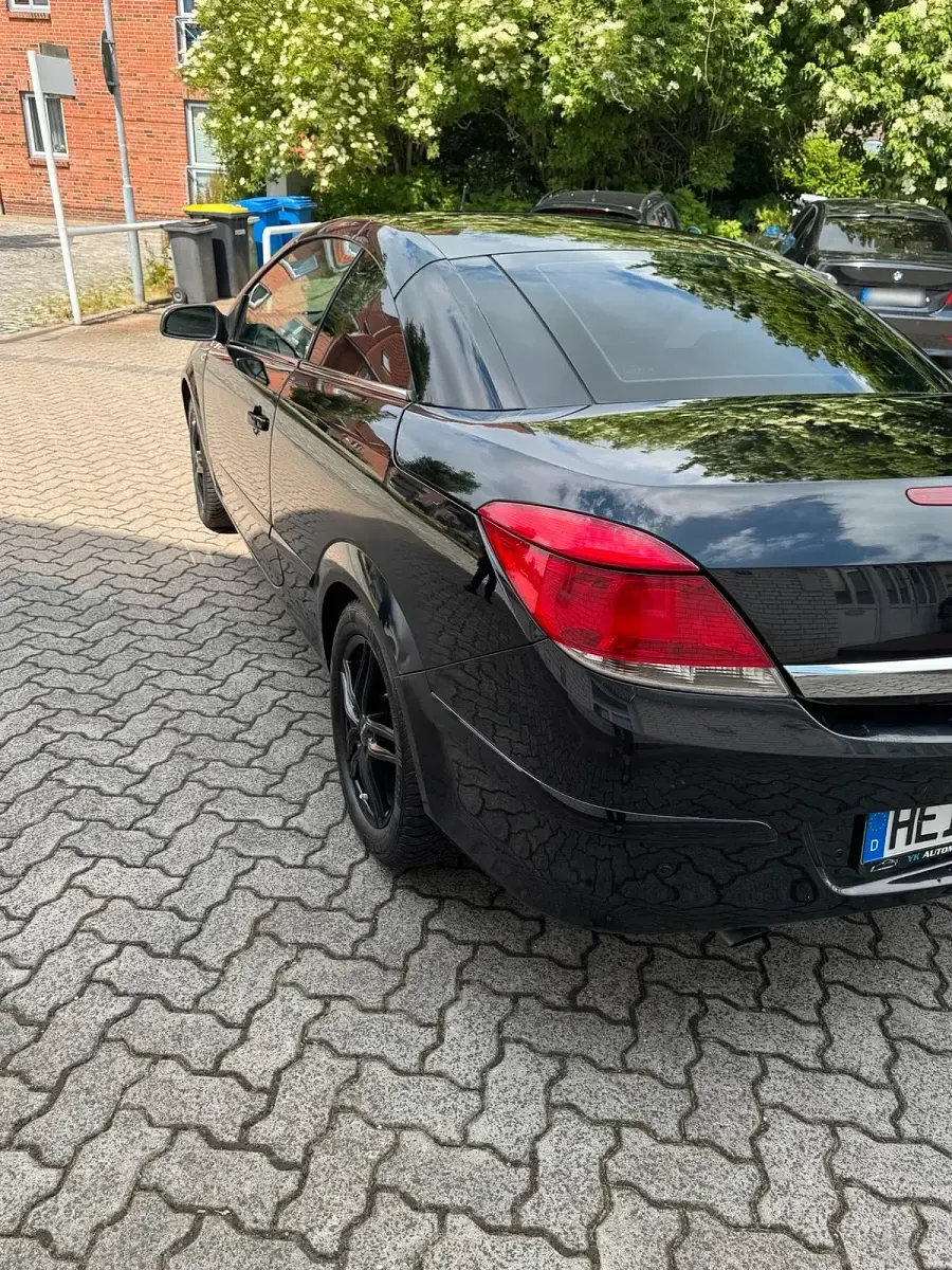 Gebraucht Opel Astra Cabriolet 140 PS (102 kW) 2007 Schwarz Cabrio