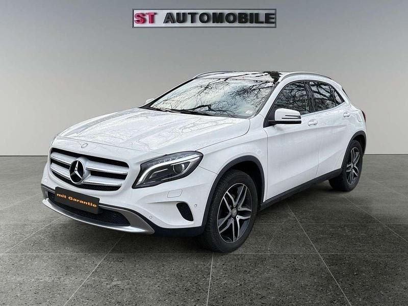 Calcitweiss/zirrusweiss Gebraucht 2015 Mercedes GLA200 SUV | 11.490 € (Fairer Preis) - Bild 1/4