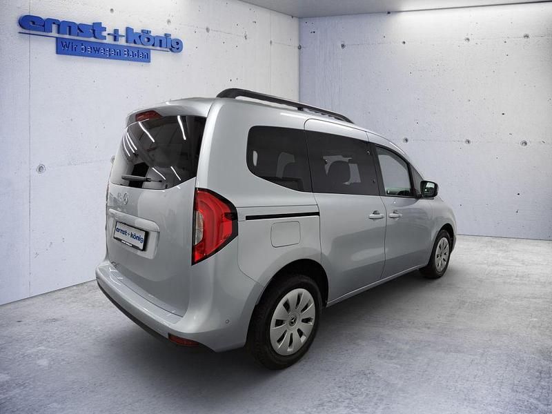 Gebraucht Mercedes T180 Advantage 131 PS (96 kW) 2023 Silber Van / Kleinbus