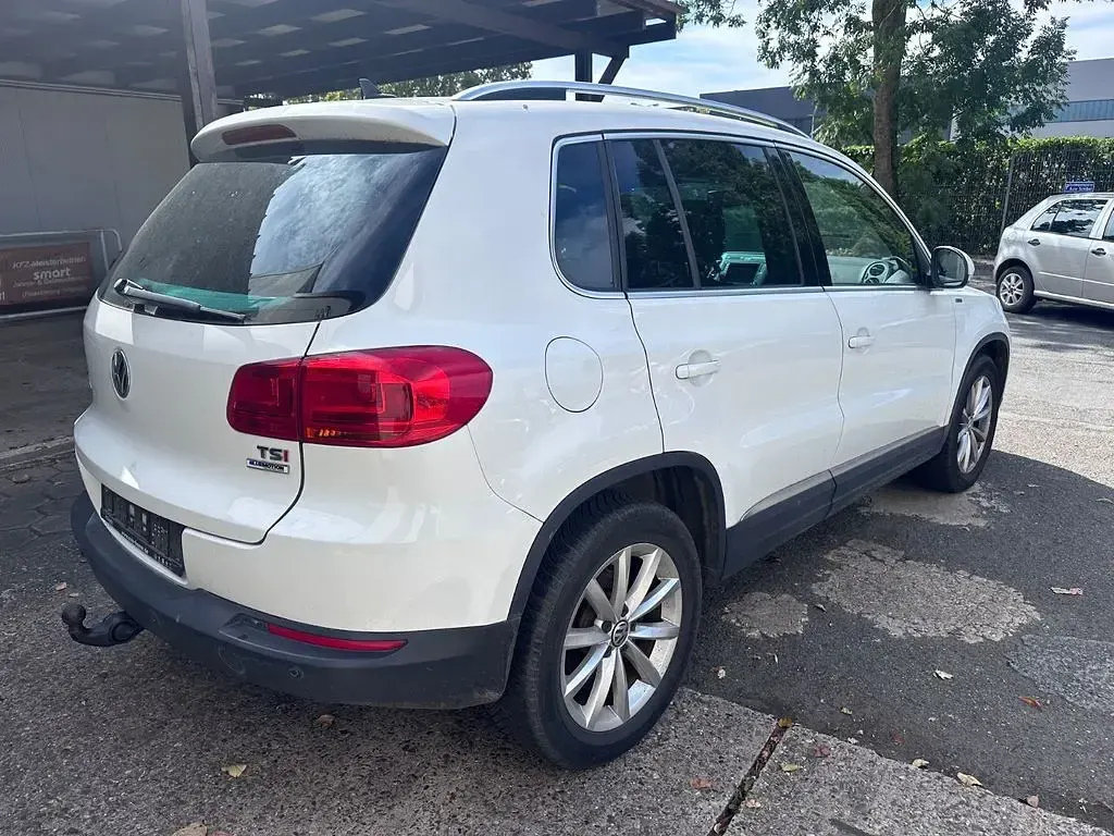 Gebraucht VW Tiguan LOUNGE 125 PS (91 kW) 2015 Weiß SUV