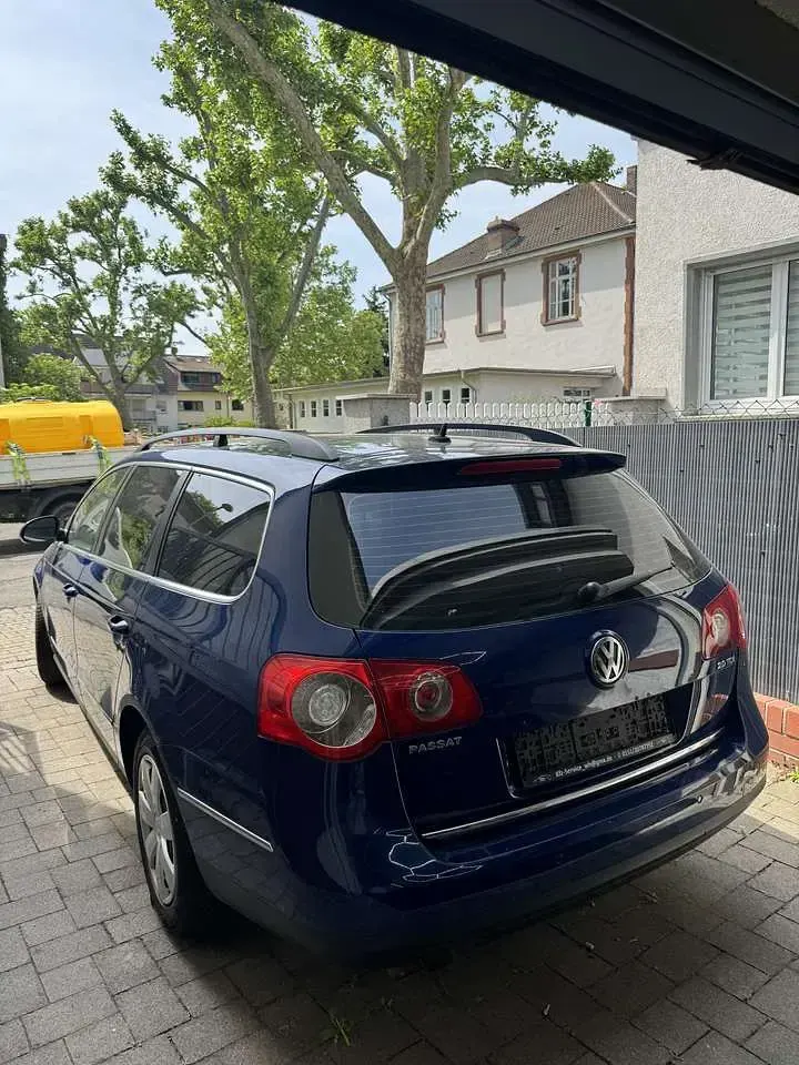 Gebraucht VW Passat Highline 140 PS (102 kW) 2005 Blau Kombi