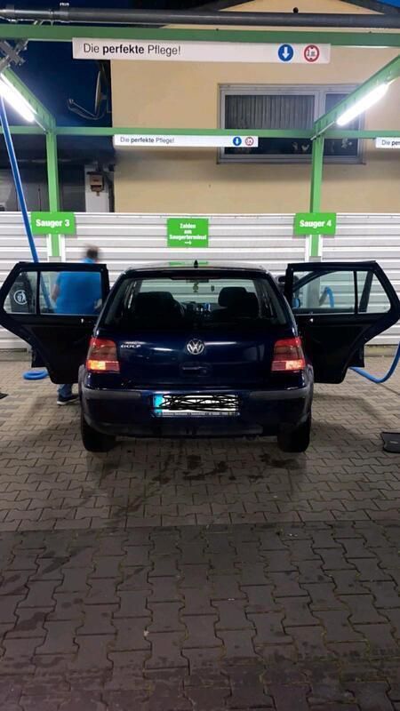 Blau Gebraucht 2001 VW Golf IV Kleinwagen | 900 € (Guter Preis) - Bild 1/4