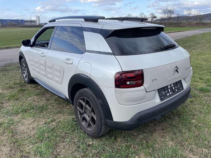 Gebraucht Citroën C4 Shine 92 PS (67 kW) 2015 Farbe weiss perle perlmutt SUV