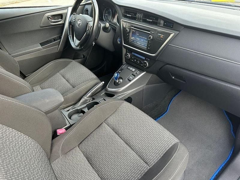 Gebraucht Toyota Auris Hybrid Edition 136 PS (100 kW) 2016 Weiß Limousine