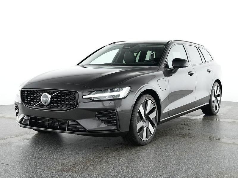 Grau Gebraucht 2025 Volvo V60 Ultra Kombi | 51.900 € (Etwas zu teuer) - Bild 1/4