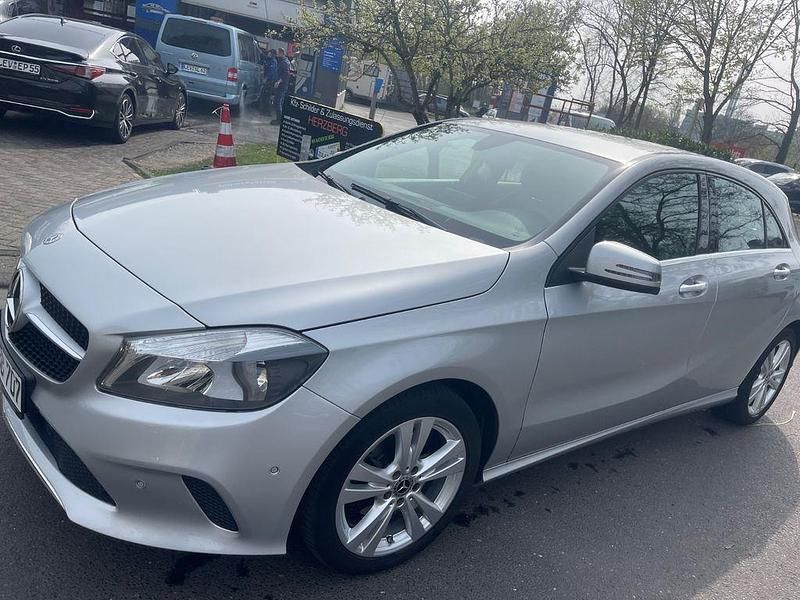 Gebraucht Mercedes A200 156 PS (114 kW) 2017 Silber Limousine