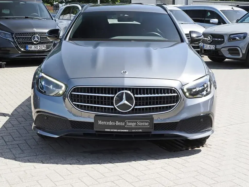 Gebraucht Mercedes E200 Avantgarde 197 PS (144 kW) 2022 Metalliclack selenitgrau Kombi