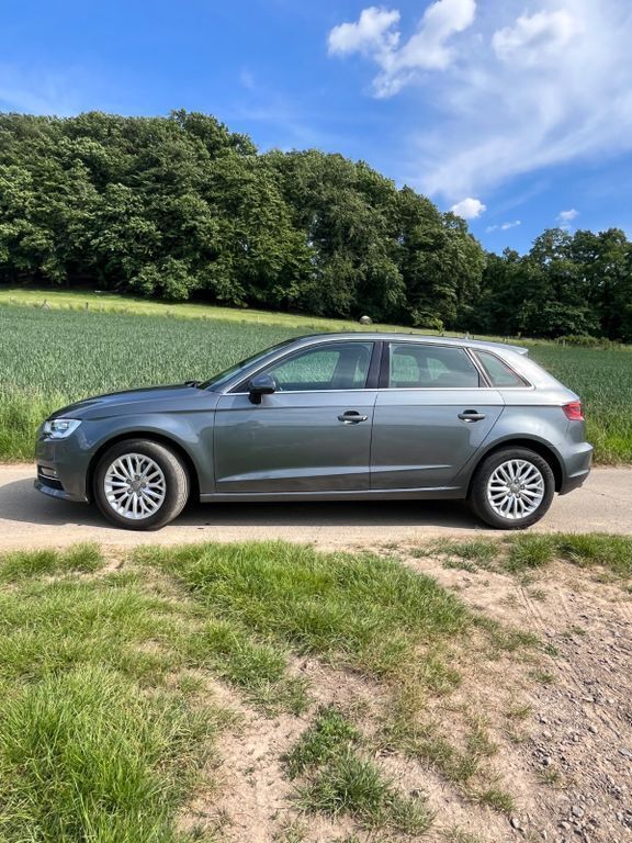 Grau Gebraucht 2014 Audi A3 Sportback Limousine | 13.500 € (Fairer Preis) - Bild 1/4