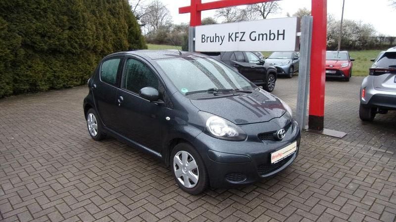 Gebraucht Toyota Aygo Cool 68 PS (50 kW) 2010 Grau Kleinwagen