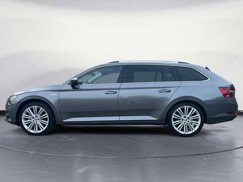 Gebraucht Skoda Superb LAURIN & KLEMENT 190 PS (139 kW) 2024 Grau Kombi