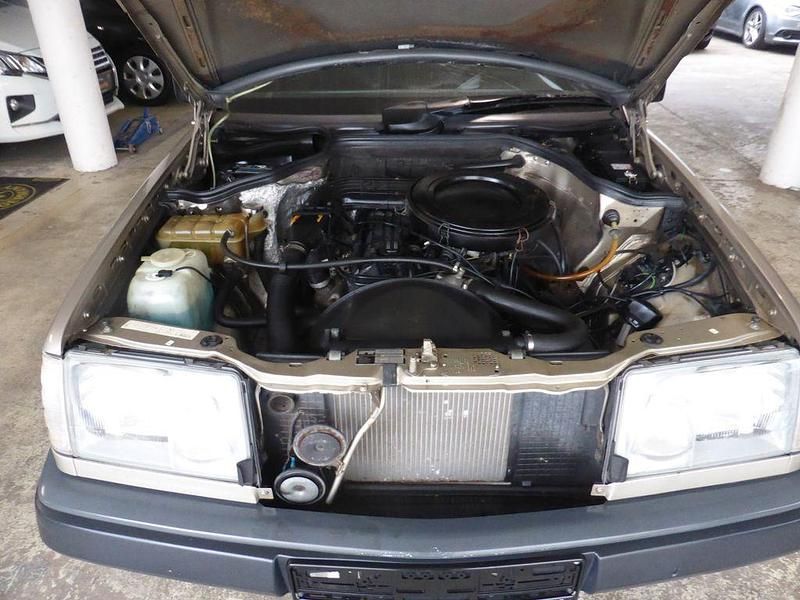 Gebraucht Mercedes 200 105 PS (77 kW) 1987 Braun Limousine