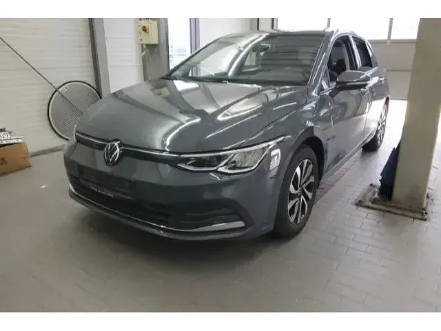 Gebraucht VW Golf VIII Active 150 PS (110 kW) 2022 Delfingrau metallic Limousine