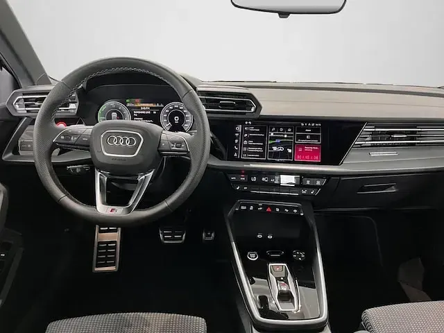 Gebraucht Audi A3 Sportback e-tron Comfort 204 PS (150 kW) 2025 Mythosschwarz metallic Kleinwagen