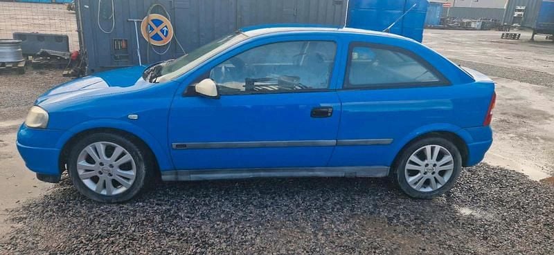 Usado Opel Astra 101 HP (74 kW) 2001 Azul Coupé