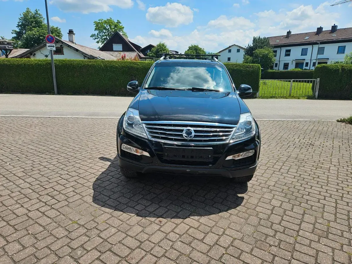 Usata SsangYong Rexton Crystal 178 CV (130 kW) 2016 Nero SUV