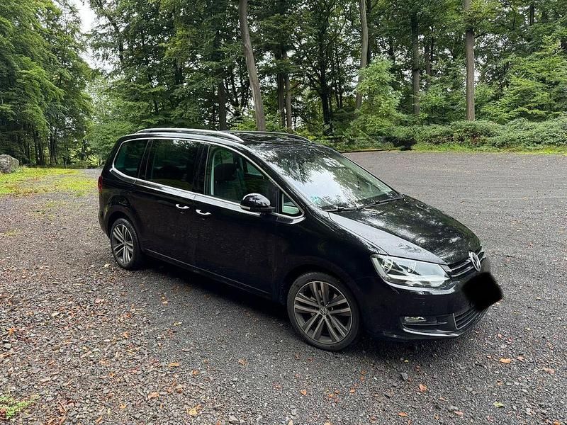 Schwarz Gebraucht 2016 VW Sharan Comfortline Van / Kleinbus | 19.990 € (Fairer Preis) - Bild 1/4