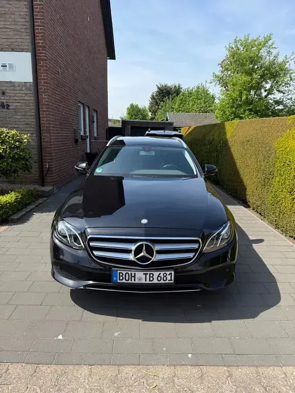 Gebraucht Mercedes E220 194 PS (142 kW) 2016 Schwarz Limousine