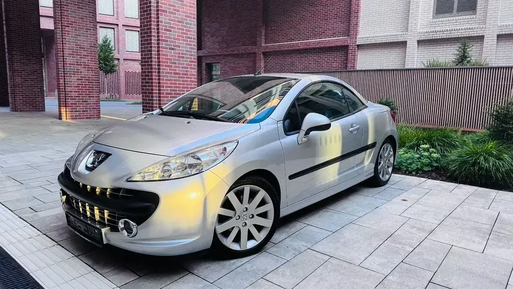 Gebraucht Peugeot 207 CC Platinum 120 PS (88 kW) 2008 Silber Cabrio