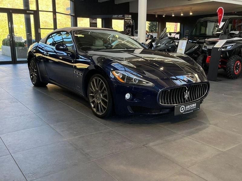 Gebraucht Maserati GranCabrio 439 PS (322 kW) 2011 Blau Cabrio