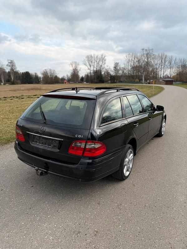 Gebraucht Mercedes E220 150 PS (110 kW) 2006 Schwarz Kombi