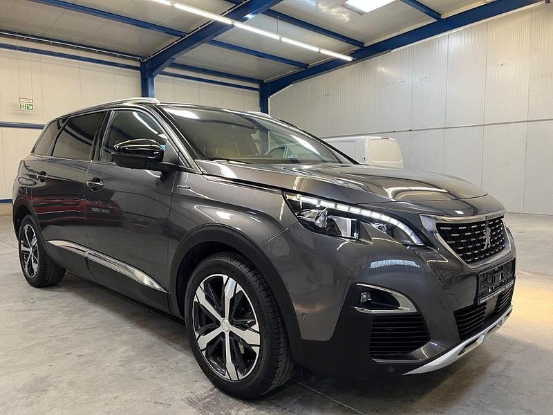 Grau Gebraucht 2020 Peugeot 5008 GT-line Van / Kleinbus | 20.765 € (Fairer Preis) - Bild 1/4