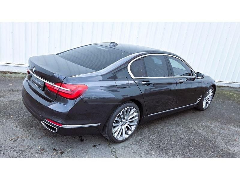 Gebraucht BMW 740 320 PS (235 kW) 2017 Sophistograu brill (metallic) Limousine