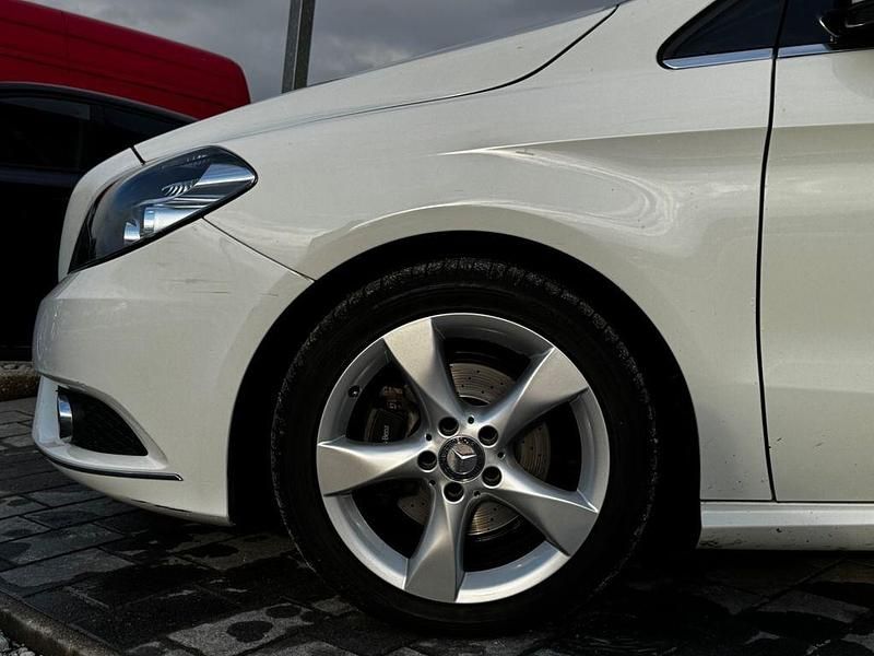Gebraucht Mercedes B200 156 PS (114 kW) 2013 Calcitweiss/zirrusweiss Van / Kleinbus