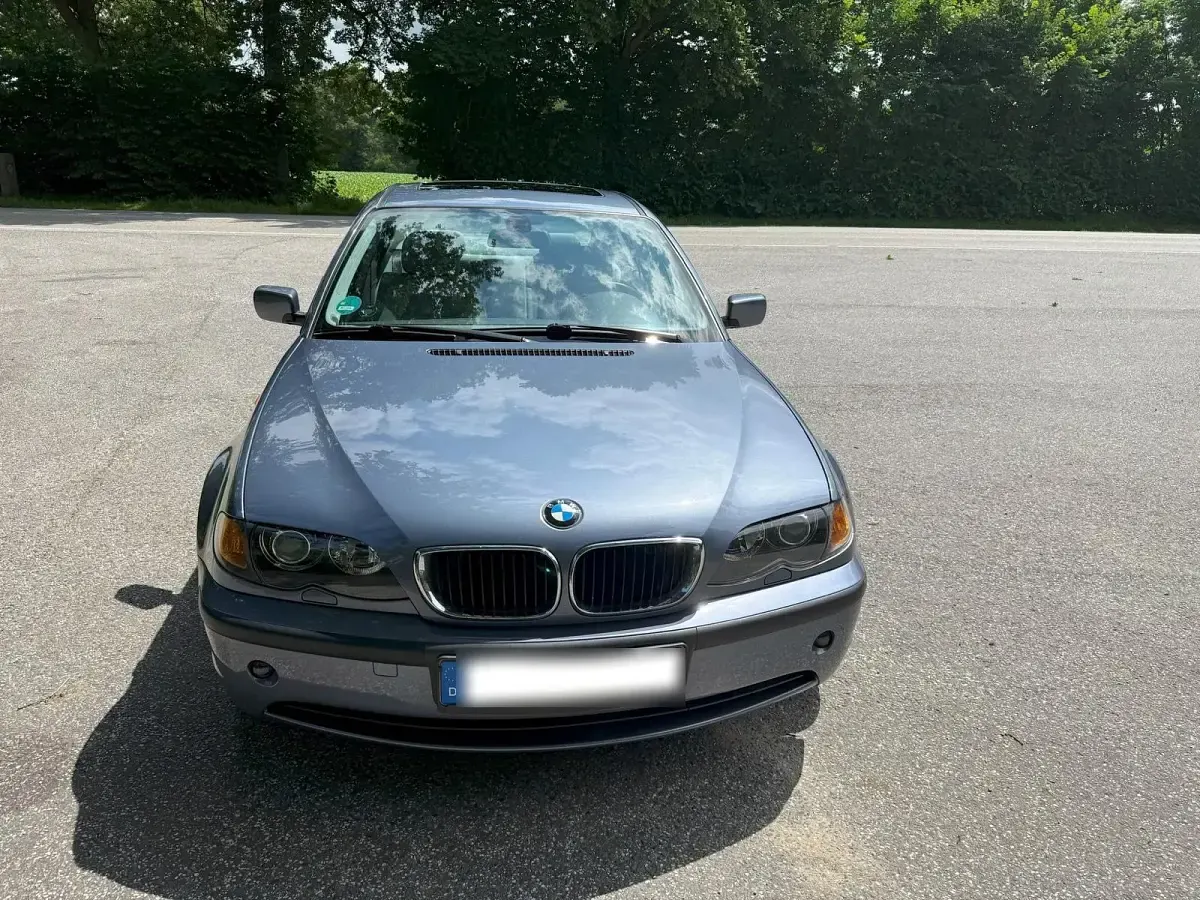Gebraucht BMW 320 150 PS (110 kW) 2002 Blau Limousine