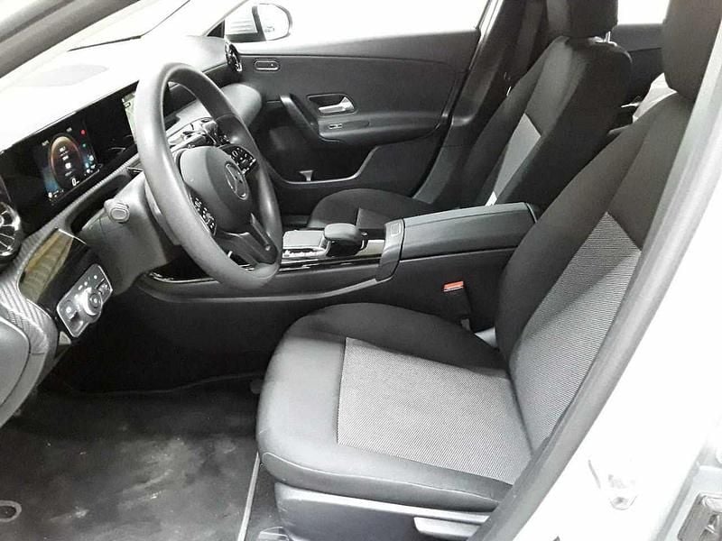 Gebraucht Mercedes A250 160 PS (117 kW) 2022 Iridiumsilber metallic Limousine