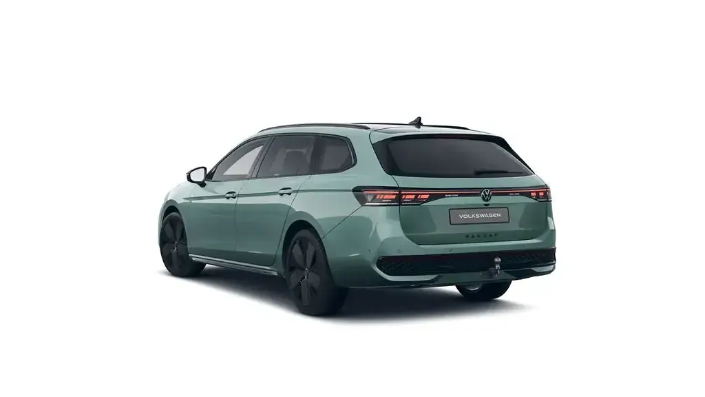 Gebraucht VW Passat R-line 150 PS (110 kW) 2025 Maripositgrün metallic Kombi