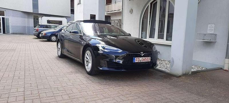 Schwarz Gebraucht 2017 Tesla Model S Kleinwagen | 35.995 € - Bild 1/4